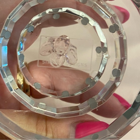 NEW (no box) Simon Design 3 Tiered Crystal Cake Paperweight with Pink Flower Top - Picture 4 of 4